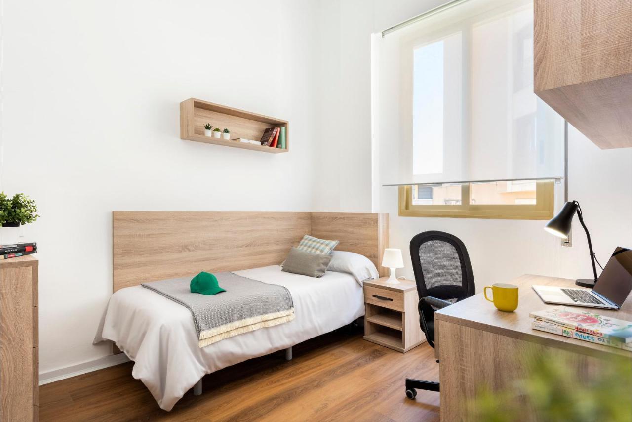 Micampus Armendariz Student Residence Seville Exterior photo